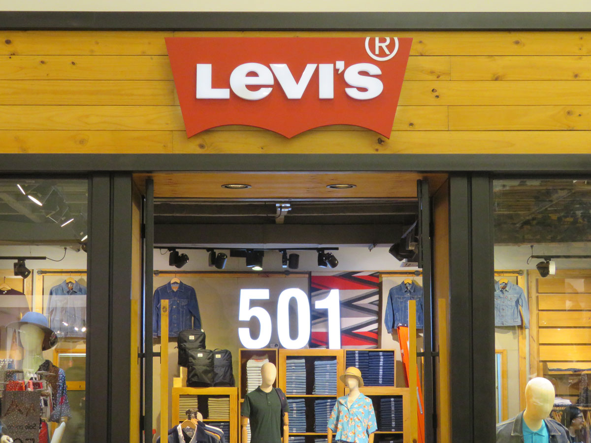 levis salitre plaza